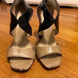 Tahari Dayna 4.5 inch heels